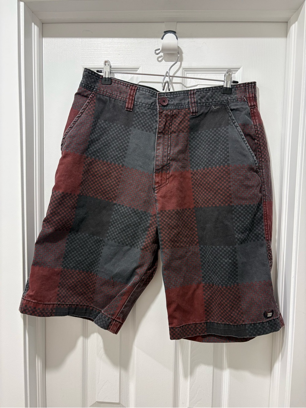 Billabong Men's Red & Black Plaid Casual Shorts size 34